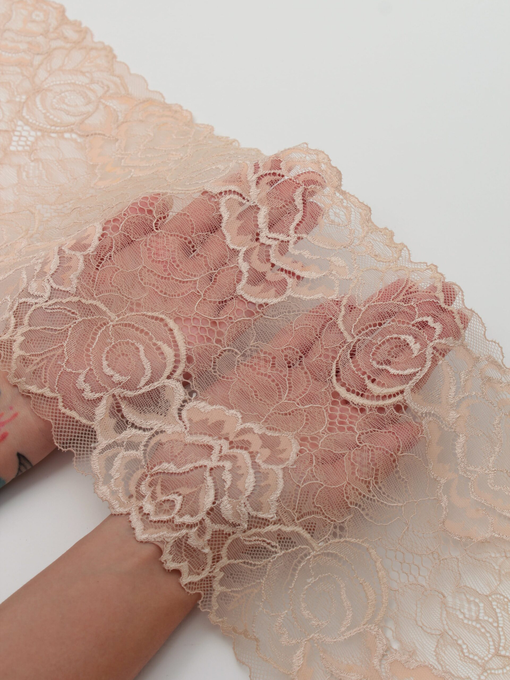 Эластичное кружево телесное ширина 19 см