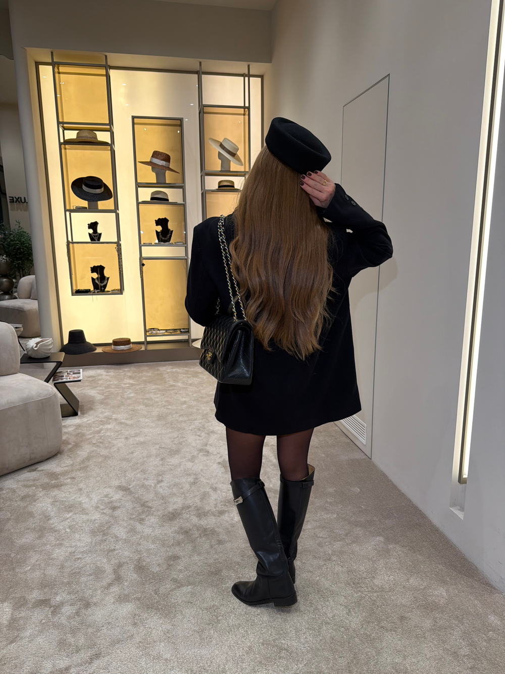 Пальто-пиджак с юбкой в черном цвете