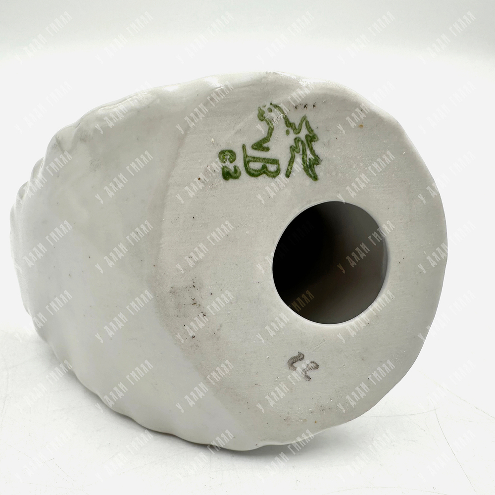 Статуэтка Курочка с золотым яйцом. Фарфор, золочение, ручная роспись. СССР. Вербилки. 1966 г.