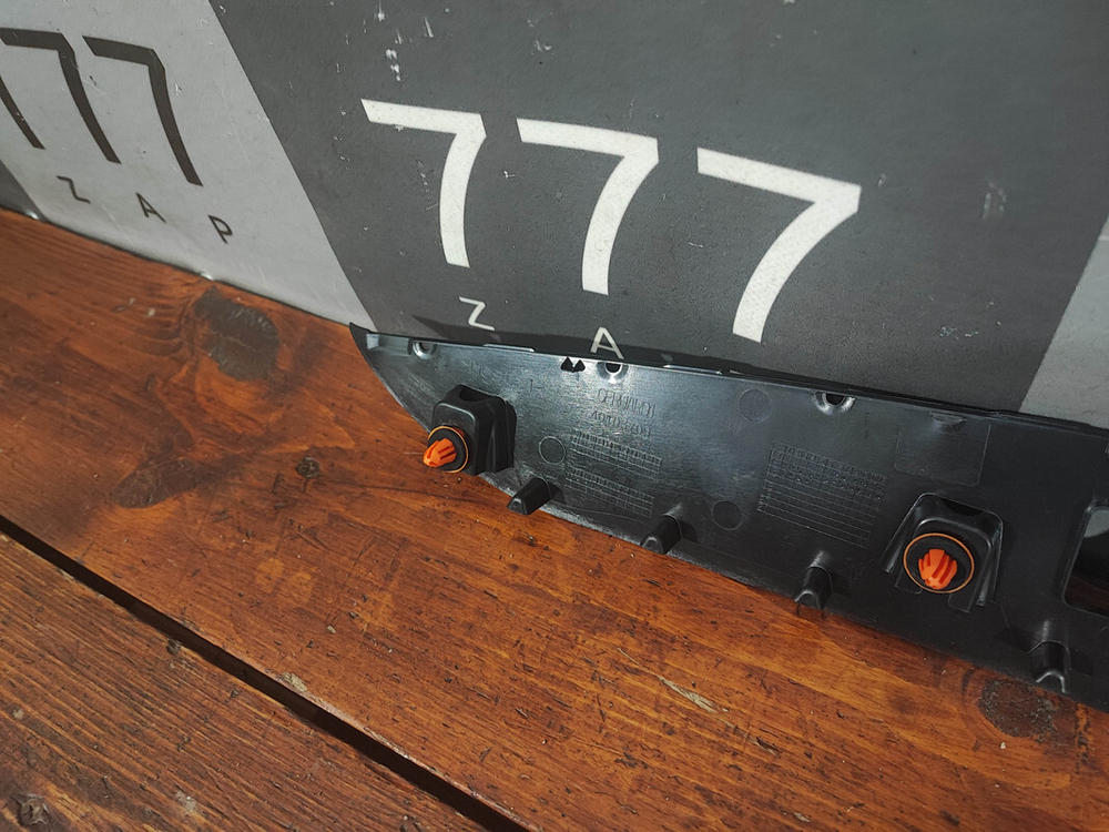 Накладка крышки багажника Mercedes S (W222) Новая Оригинал A2227500500