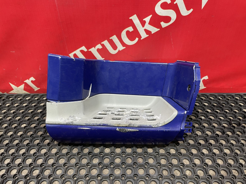 Корпус (дефект) подножки правый 2018г.