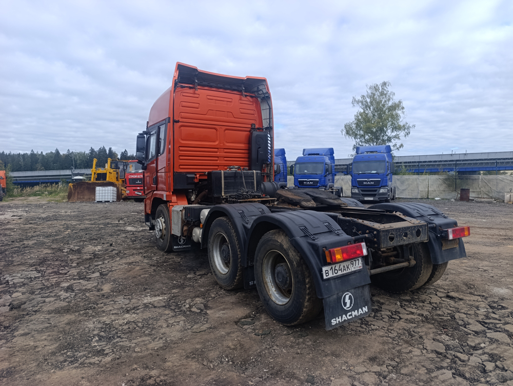 Shacman (Shaanxi) SX* 6x4 Седельный тягач SX42584V324 (Дизельный, 11,6 л, 423 л.с., МТ)