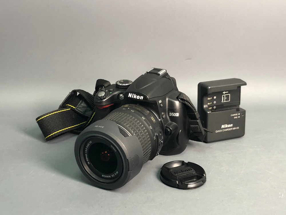 Nikon D5000 Kit AF-S DX 18-55mm VR 14.000 кадров