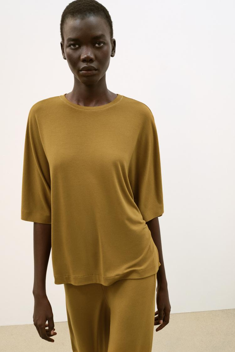 ZARA ТОП С РУКАВАМИ «ЛЕТУЧАЯ МЫШЬ», ОХРА