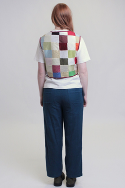 Жилет из шелка с мехом