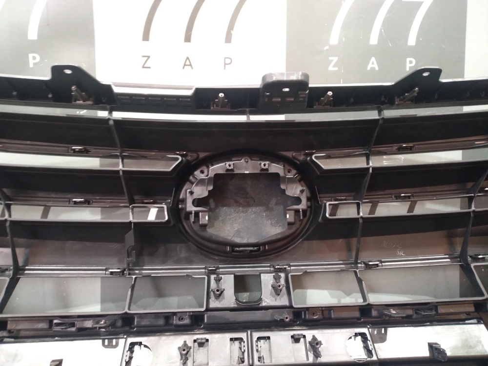 Решетка радиатора Lexus LX 3 (LX 570) 15-21 Б/У Оригинал 5311160B30