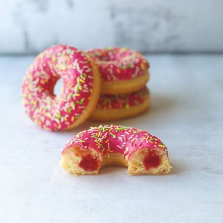 Донат Stokson "Strawberry" с клубничной начинкой 71г/12шт (Польша)