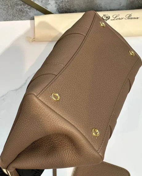 Сумка Loro Piana Loom L25 из зернистой кожи