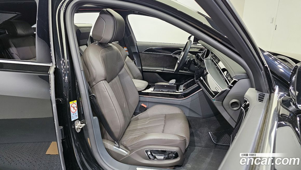 Audi A8 (D5) 55 TFSI Quattro LWB (12.2021)