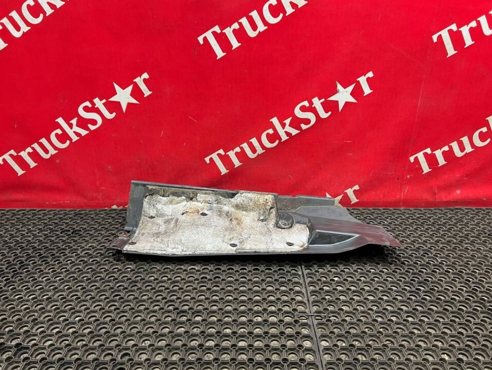 Шумоизоляция двигателя правая