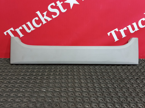 Накладка заднего бардачка 2018г.