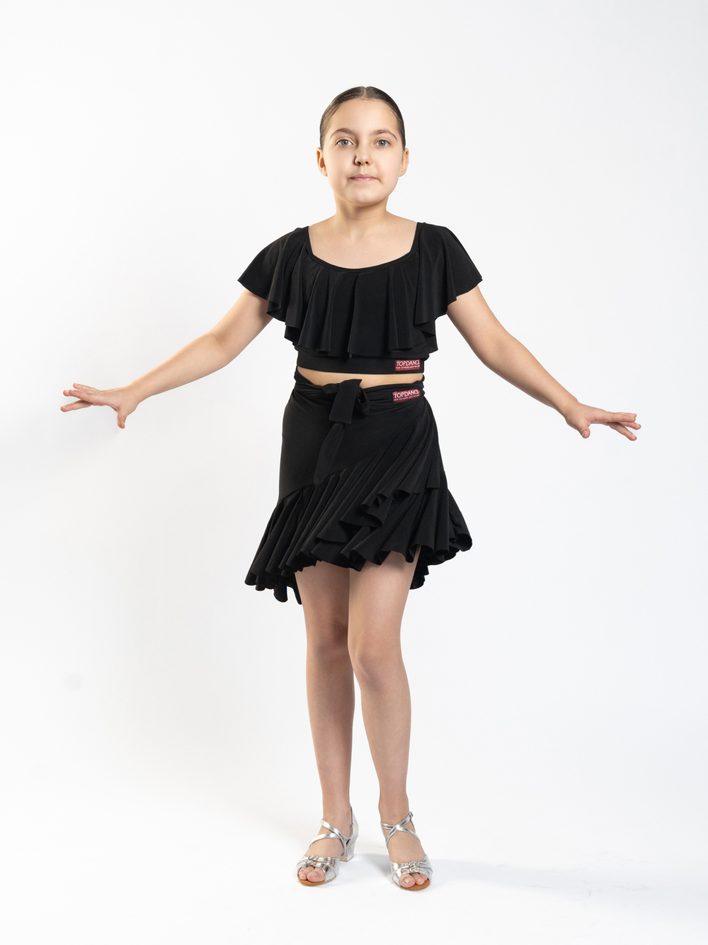 Короткий топ с воланом