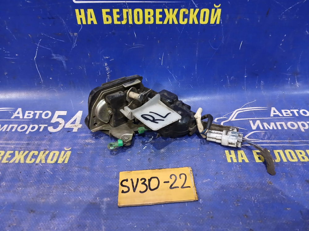 Замок двери задней левой TOYOTA CAMRY 1993