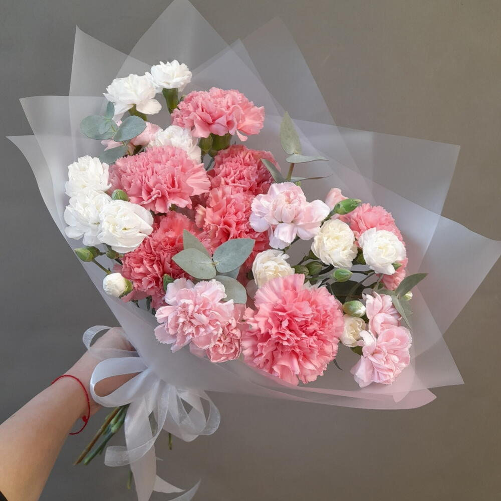 Сборный букет из 15 гвоздик разных сортов