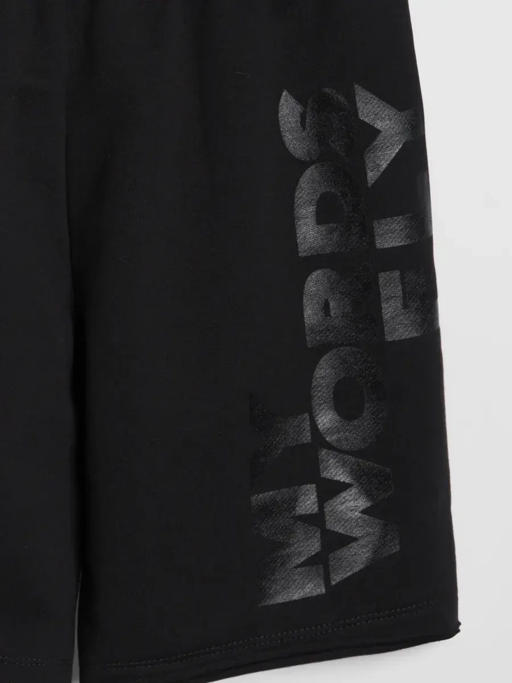 Спортивные шорты для мальчика в школу