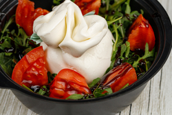 Салат с сыром «Буррата»