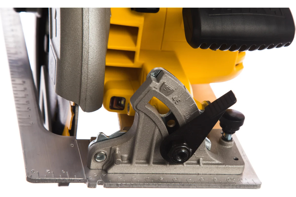 Пила дисковая аккумуляторная DeWalt DCS570NT (без акк, без з/у)