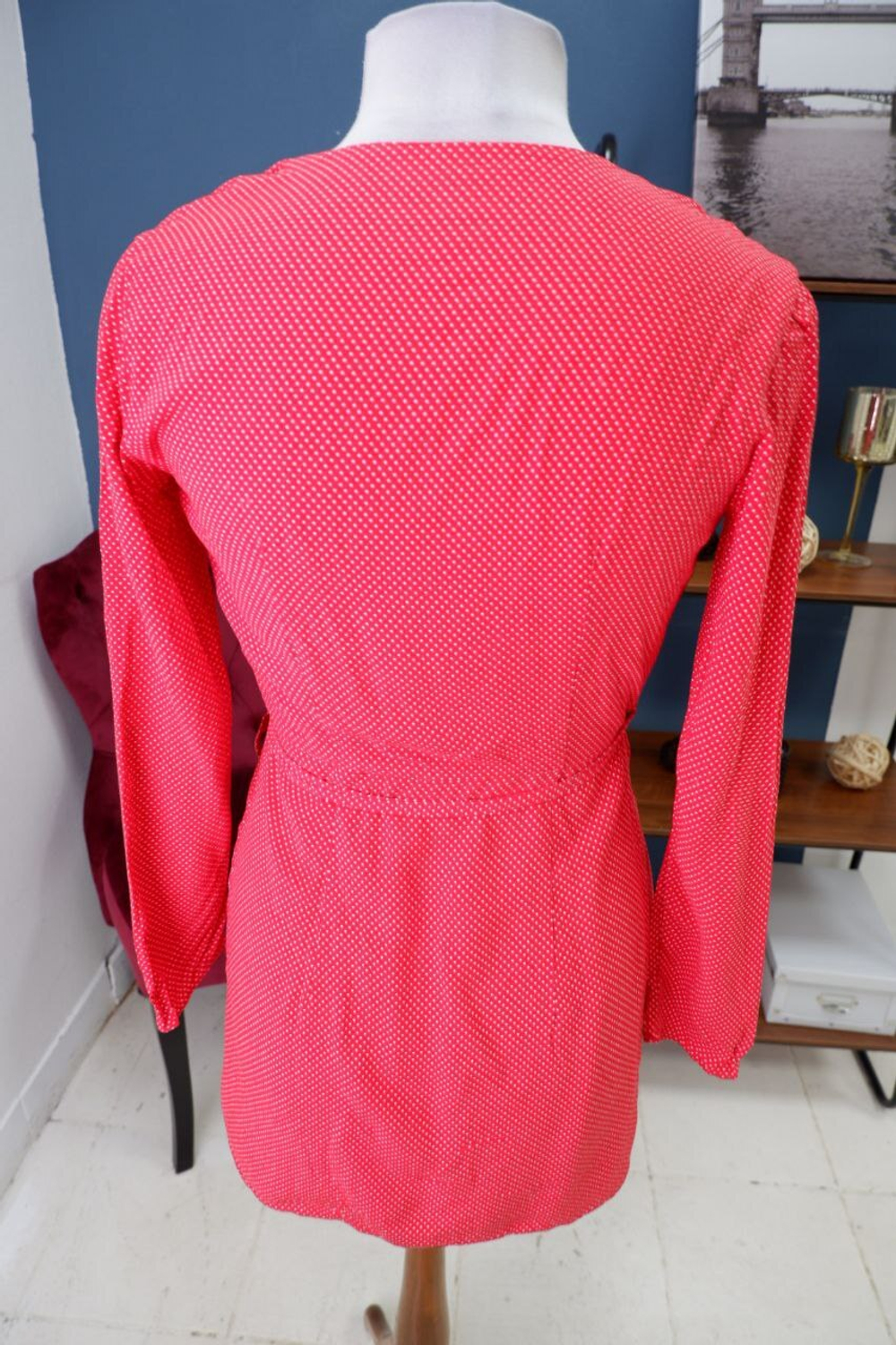 Блузка яркая в мелкий горох 44 размер