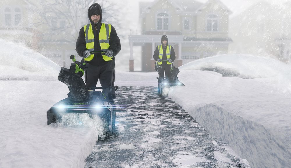 Снегоуборщик аккумуляторный Greenworks 82SN22 Арт. 2603307UB, 82V, 56 см, бесщеточный, c 1хАКБ 5АЧ и ЗУ