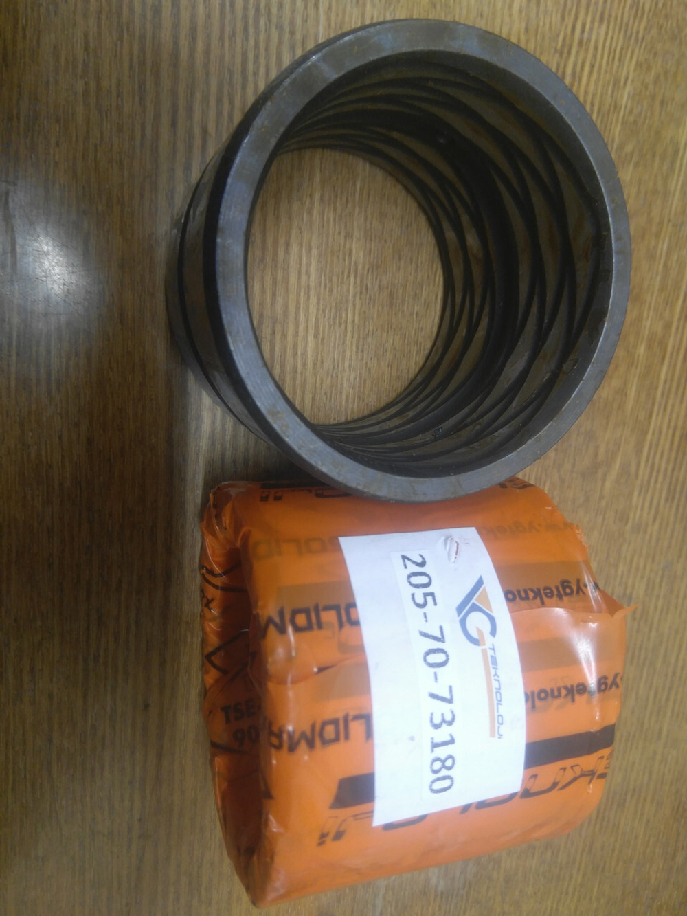 Втулка 205-70-73180