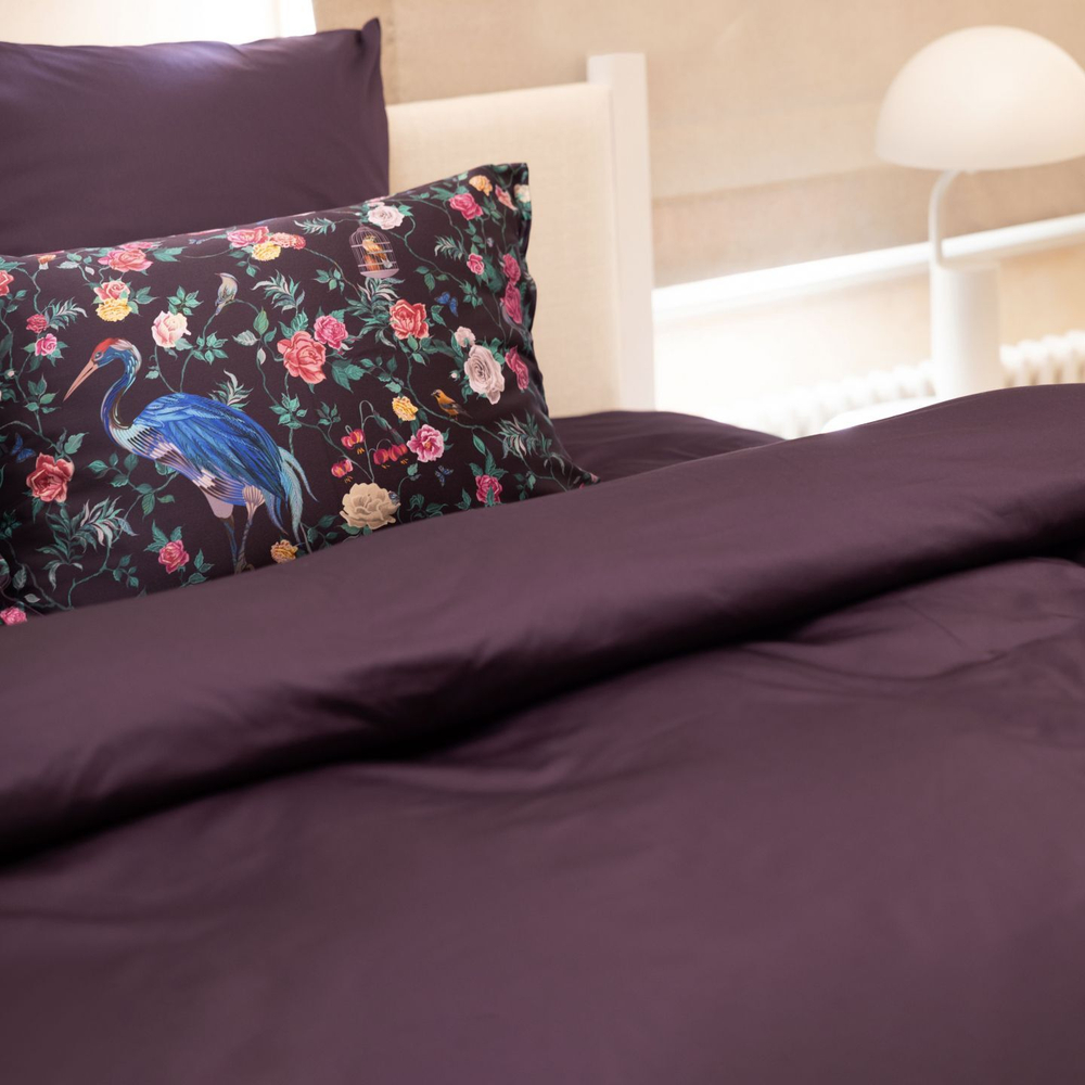 Наволочка 50x70 Mollen Журавль ежевично-черная шелковая