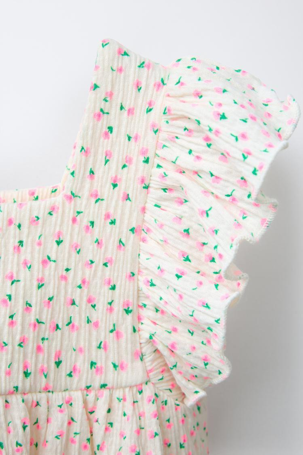 ZARA БЛУЗА ИЗ РЕЛЬЕФНОЙ ТКАНИ С ВОЛАНАМИ, ЭКРЮ