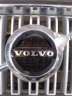 Решетка радиатора Volvo XC90 2   Б/У Оригинал 31425934