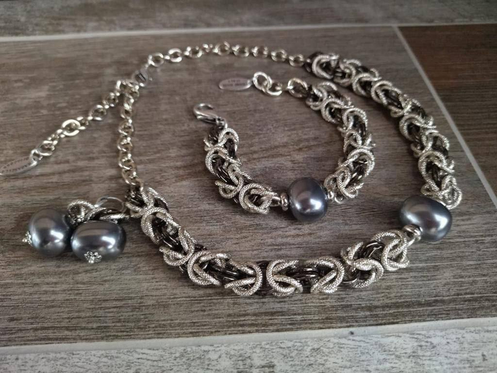 Колье Византия биколор:серебро и графит с темно-серым плоским жемчугом Майорка