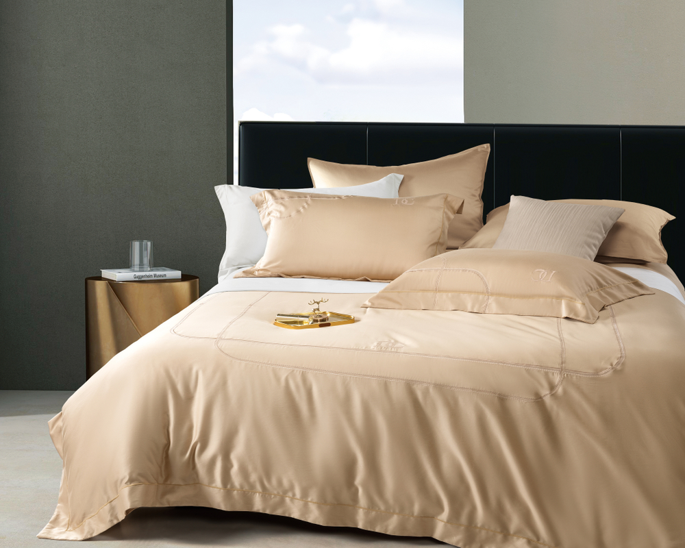 КПБ евро "Монохром", цв. кремовый (с шёлком) под:200х230см, пр:245х250, нав:48х74см (2шт)