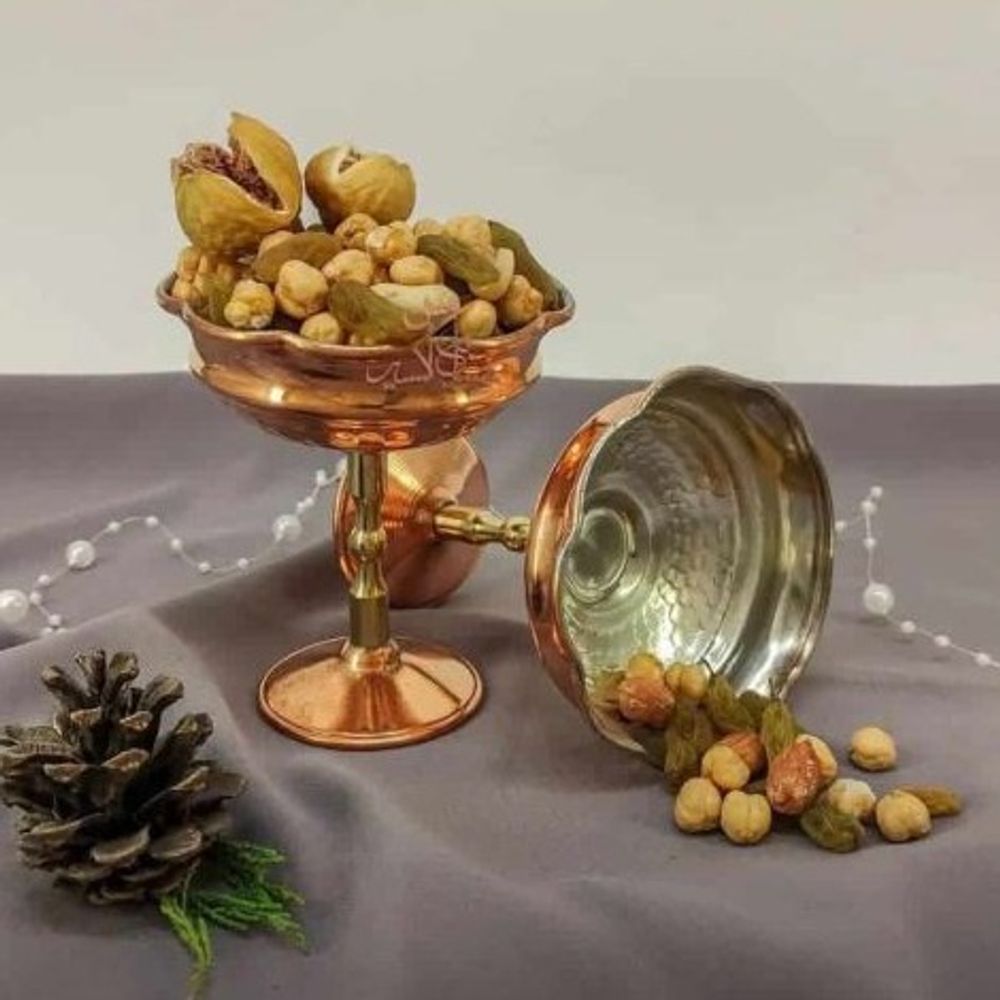 Медная сервировочная ваза на ножке для мороженого, конфет и орехов Exirmes 30220277 Иран Медная сервировочная ваза на ножке для мороженого, конфет и орехов Exirmes 30220277 Иран