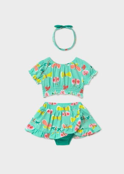 топ с юбкой и повязкой на голову