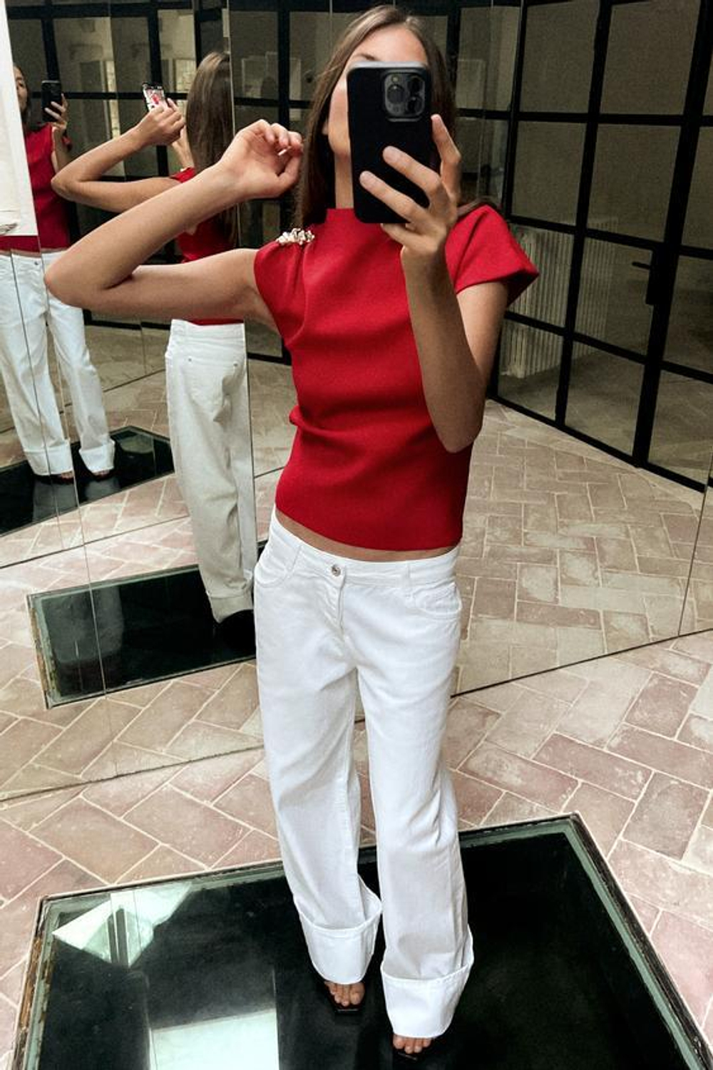 ZARA ОДНОТОННЫЙ ТРИКОТАЖНЫЙ ТОП С ЗОЛОТИСТОЙ ДЕТАЛЬЮ, КРАСНЫЙ