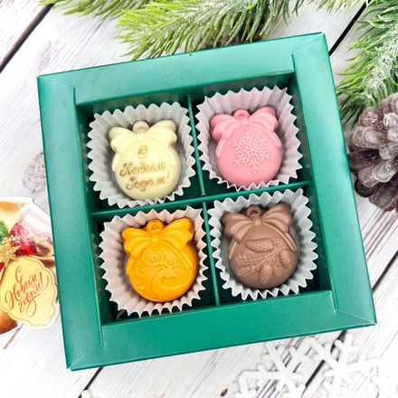 Шоколадный набор "С Новым годом. Шары": 4 конфеты ручной работы