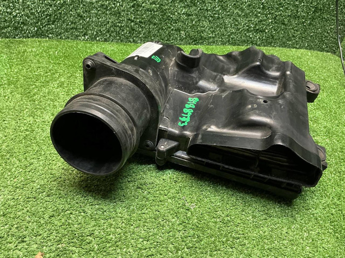 Корпус воздушного фильтра Mercedes C w205 (14-23)