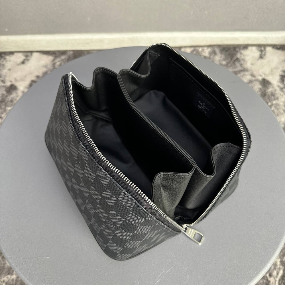 Несессер Louis Vuitton