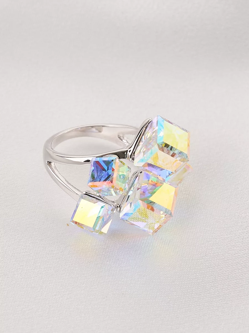 Кольцо коктейльное Мираж с кубиками-хамелеонами Swarovski