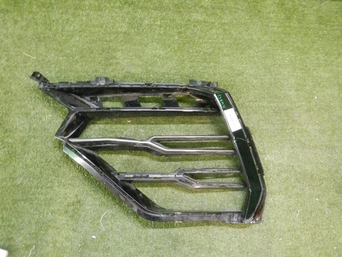 Решетка переднего бампера левая Lamborghini Urus (2017-2022)