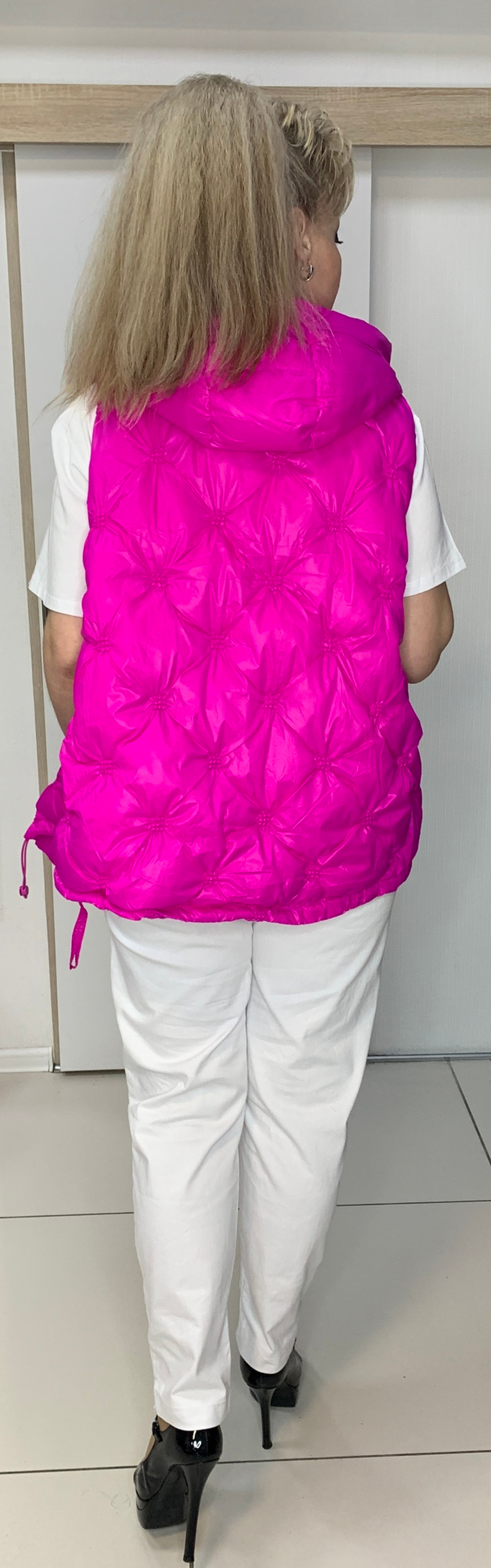 Стеганный жилет с ассиметричной молнией