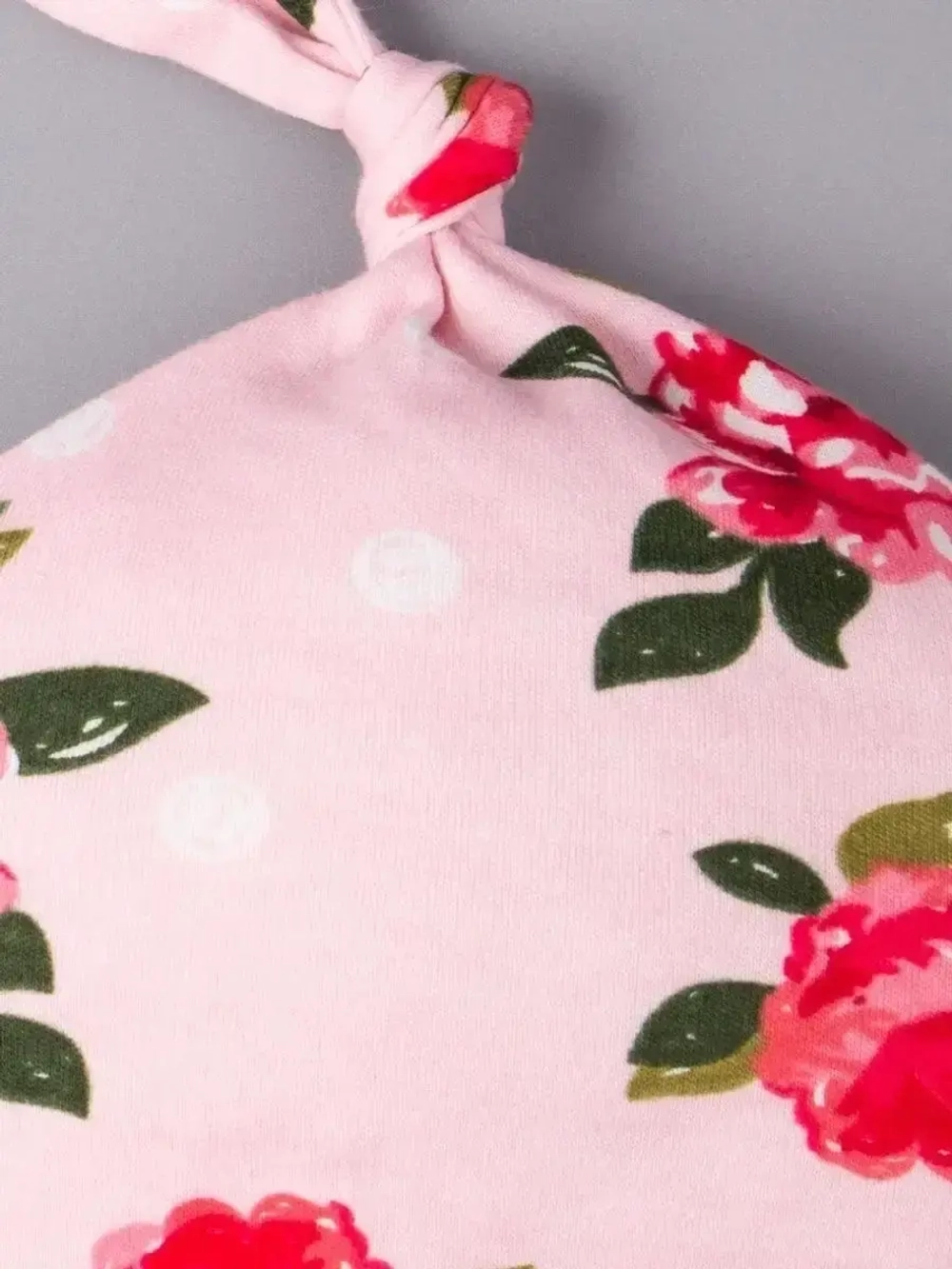 Шапка для малышей с узелком