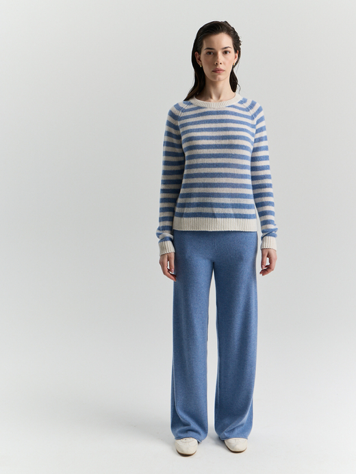 Свитер в полоску