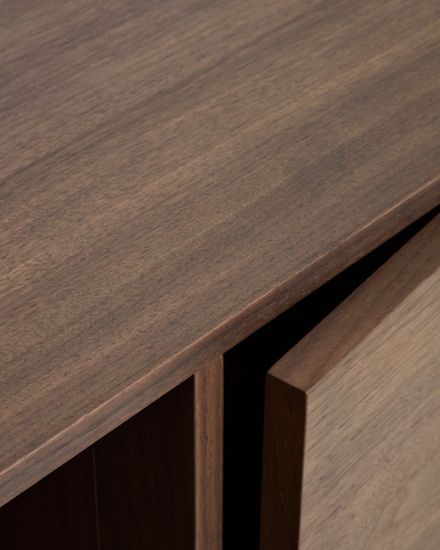 Комод Onix с отделкой из орехового шпона темного цвета, 150 x 80 см