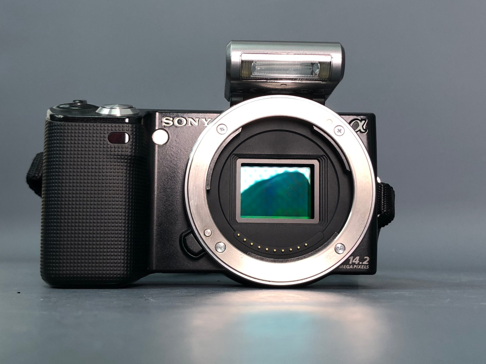 Sony Nex-5 + 18-55 (+вспышка) коцки по корпусу