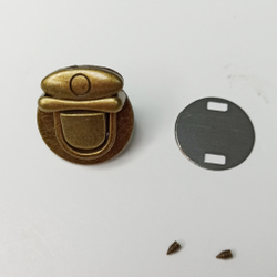 Замок вертушка на винтах 30*35 Антик матовый