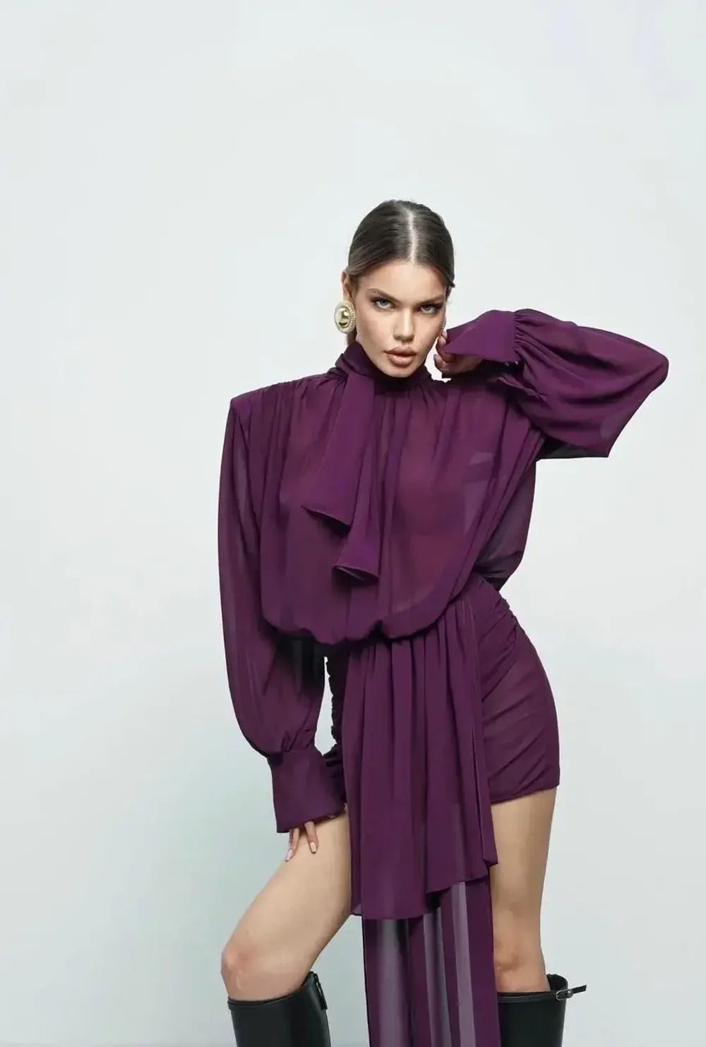 Платье с драпировкой и объемными плечами, Фиолетовое