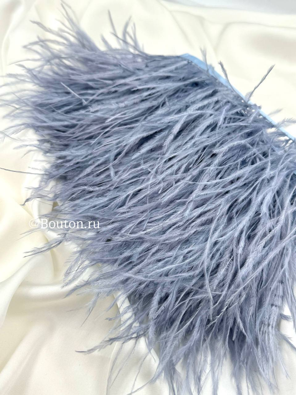 Перо пыльно-голубое