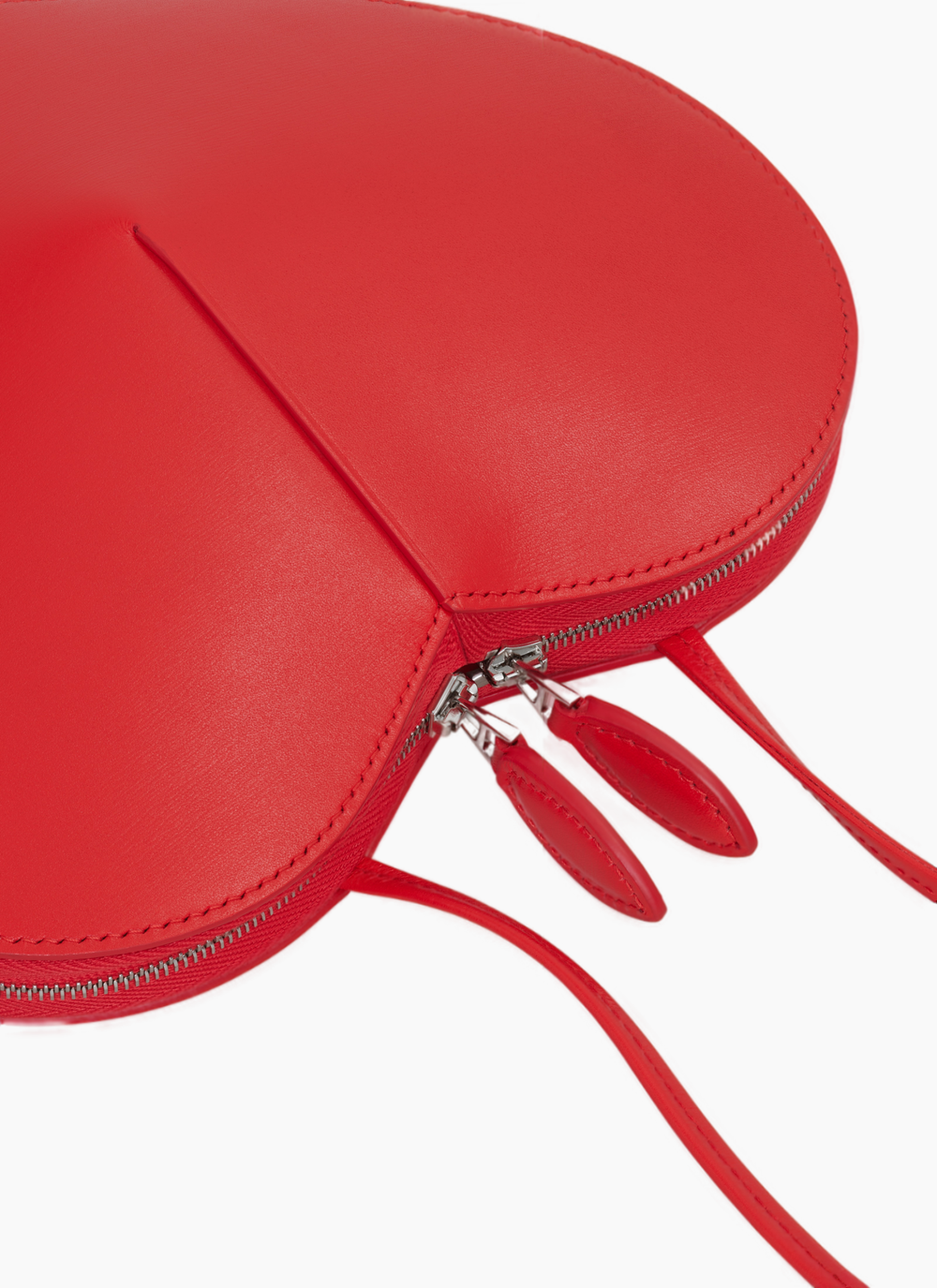 Сумка Alaia LE CŒUR BAG IN CALFSKIN RED