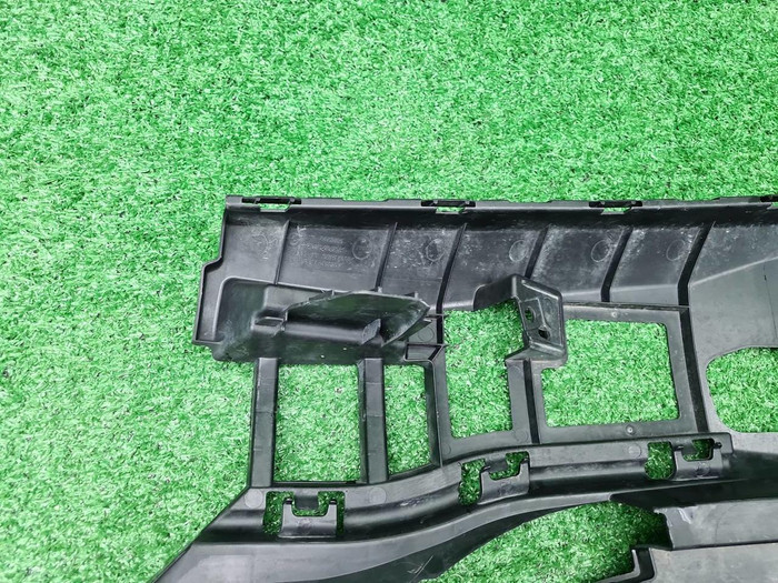 Кронштейн переднего бампера RH BMW 7er G11 (19-22)