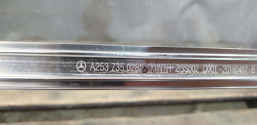 Молдинг двери задней правой Mercedes GLC (X253) 15-нв Б/У Оригинал A2537350282