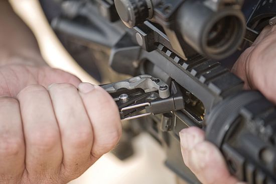 Мультитул-инструмент Leatherman Мод. MUT BLACK (16 инструментов)(12,7см)(317г.)(чехол: нейлон MOLLE-GREEN)