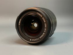 Canon 1100D kit 18-55mm 3.5-5.6 III 4.200 кадров